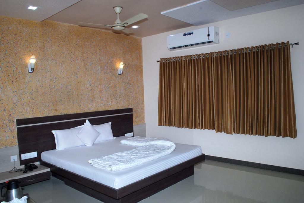 Hotel Sun Plaza Somnath Room photo